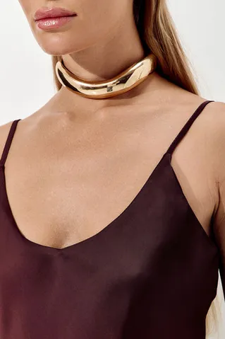 Платье из атласа в бельевом стиле шоколадного цвета