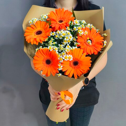 Букет из гербер и ромашек