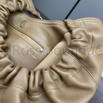 Женская сумка Loewe Squeeze Medium коричневого цвета