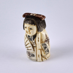 Нэцкэ Гейша с веером