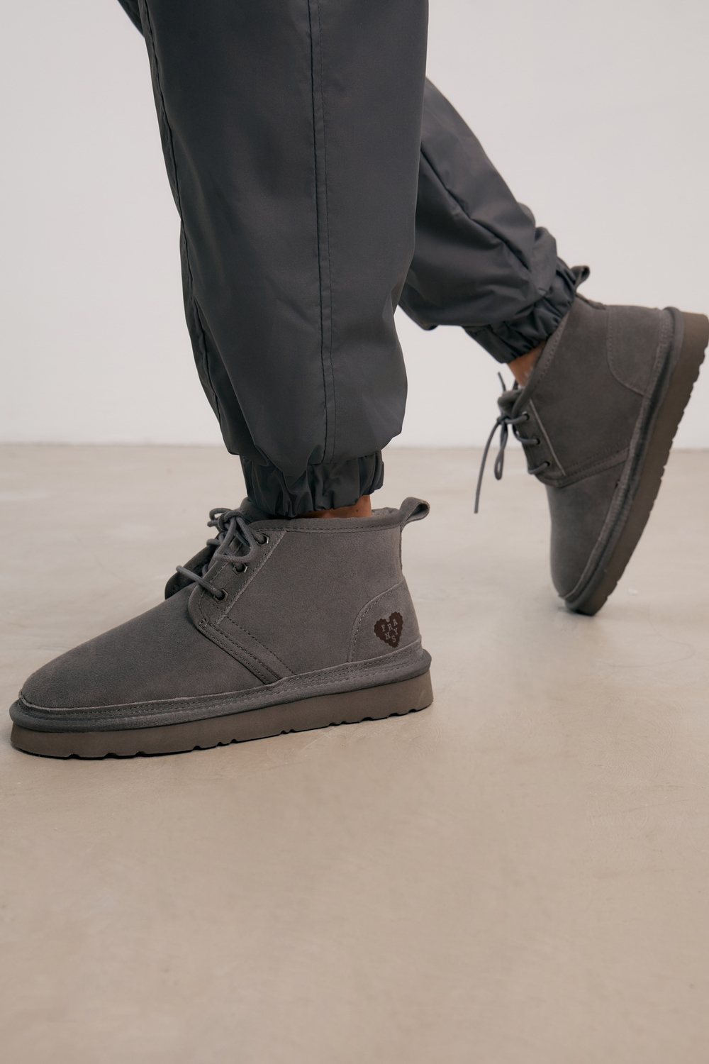 Джоггеры утеплённые, асфальт