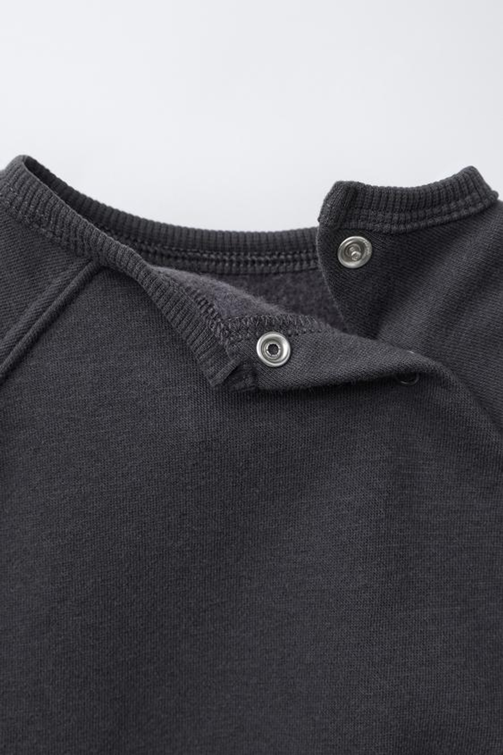 ZARA КОМПЛЕКТ ИЗ ТОЛСТОВКИ И БРЮК-ДЖОГГЕРОВ, ТЕМНЫЙ СВИНЕЦ