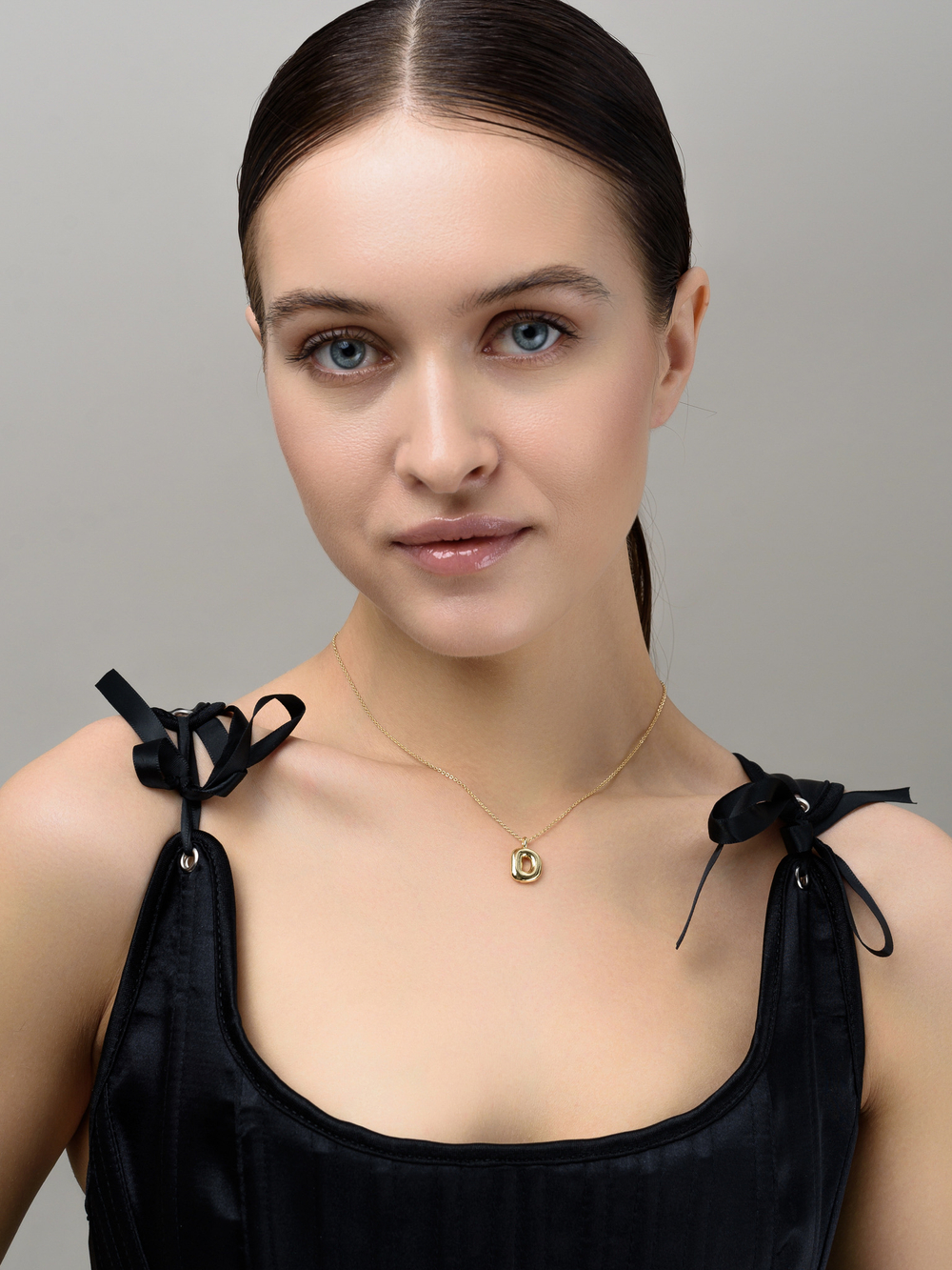 Колье с буквой