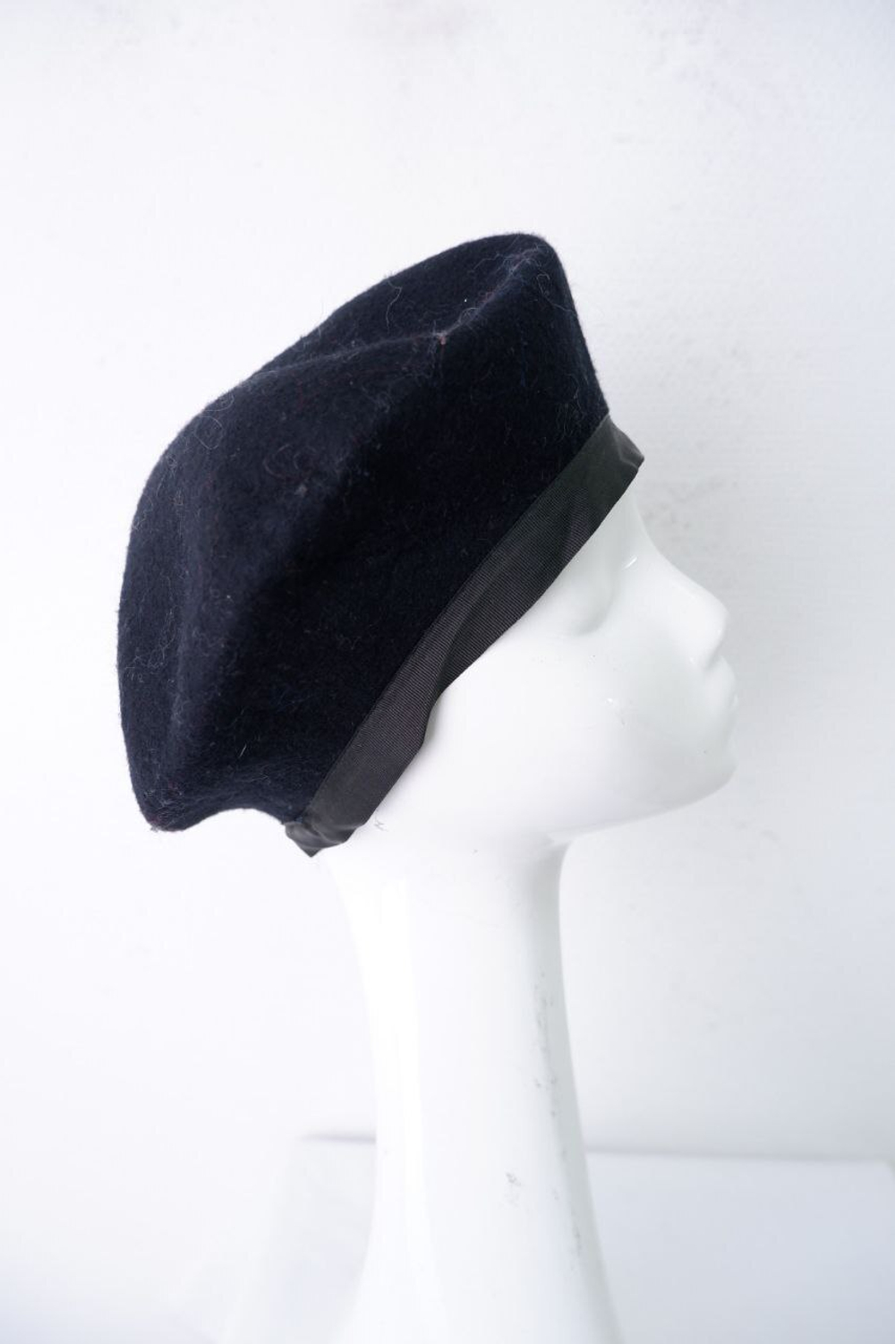 Берет шерстяной черный