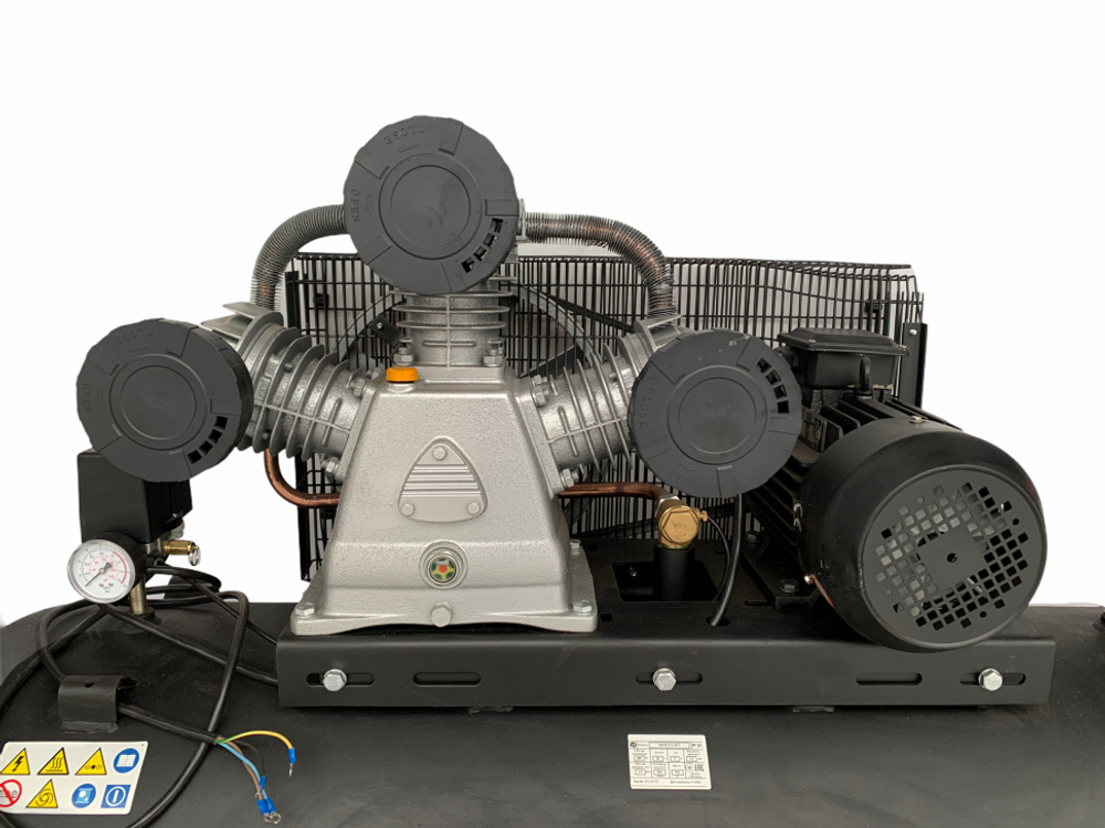 Компрессор поршневой 270.LB75 REMEZA (Белоруссия): 950 л/мин., 10 бар, ресивер 270 л., 5,5 кВт, 380В, габариты без упак. 1650x510x1150 мм, 195 кг.