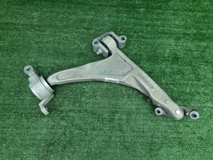 Рычаг передний правый Lixiang L9 (2022-н.в.)