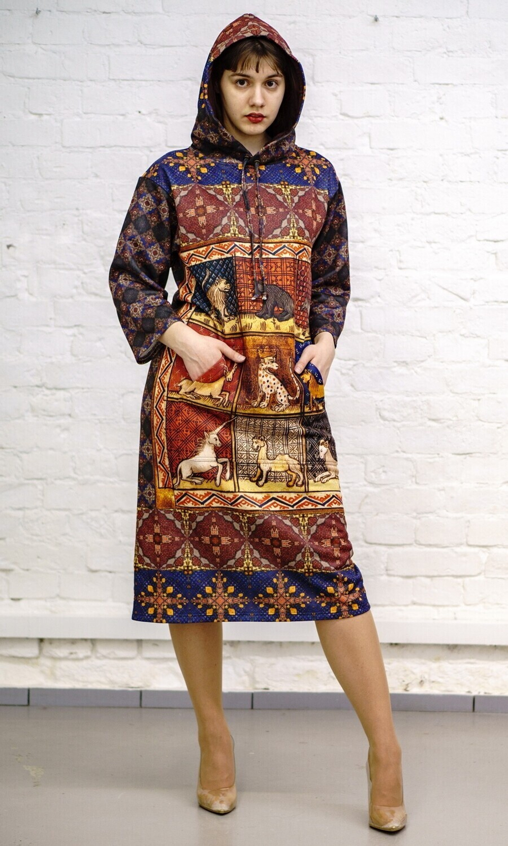 Платье с капюшоном "Бестиарий", по мотивам средневекового бестиария Бартоломея Английского