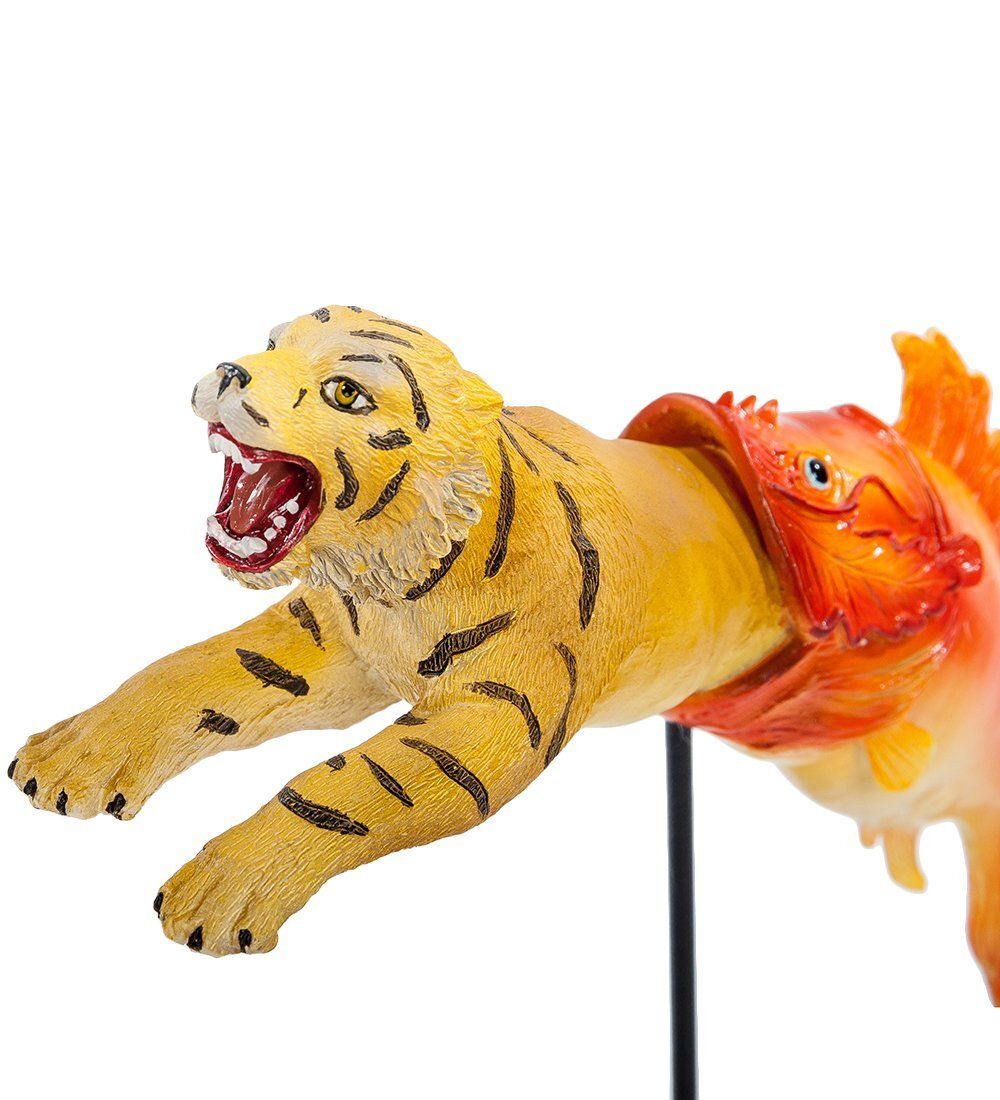 pr-SD09 Фрагмент картины «Сон, вызванный полетом пчелы...» Сальвадора Дали (Museum.Parastone)