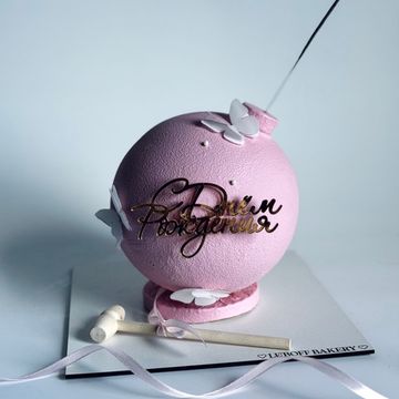 Шоу-торт бомба розовая с бабочками из вафельной бумаги