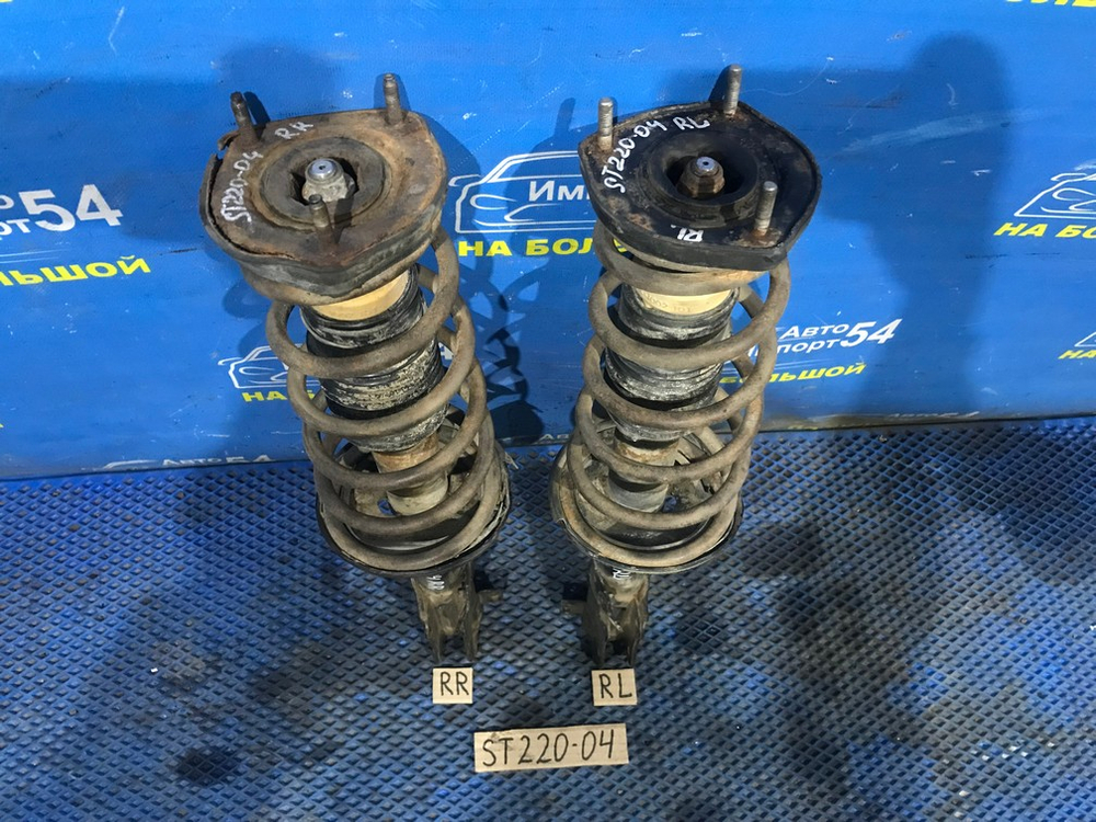 Стойка задняя левая TOYOTA AVENSIS 2001