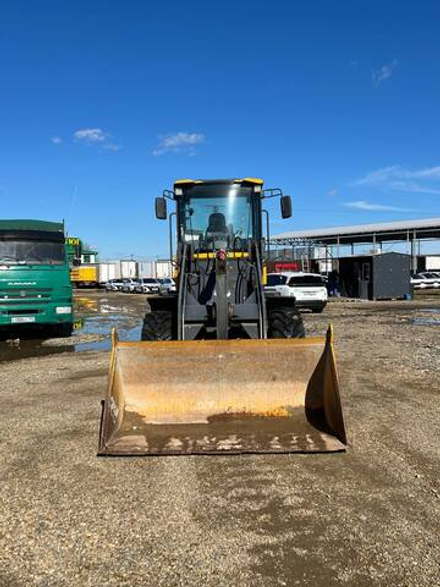 BIZON 925 Фронтальный погрузчик 925 (Дизельный, 2,4 л, 95 л.с., АТ)