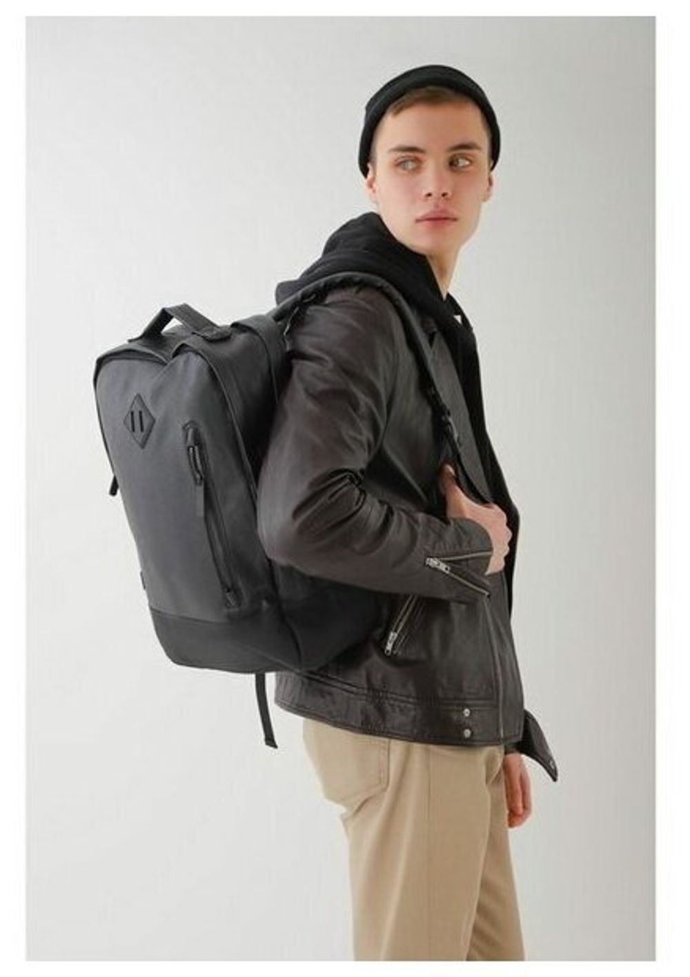 Рюкзак BRAUBERG молодежный с отделением для ноутбука, "Квадро", искуственная кожа, черный, 44х29х13 см, 227088