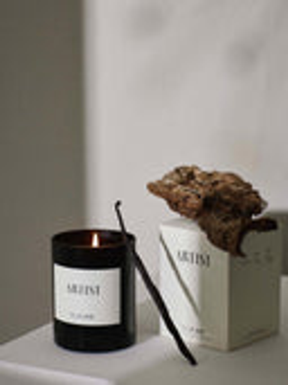 Аромасвеча Tell Me More Scented Candle, Artist