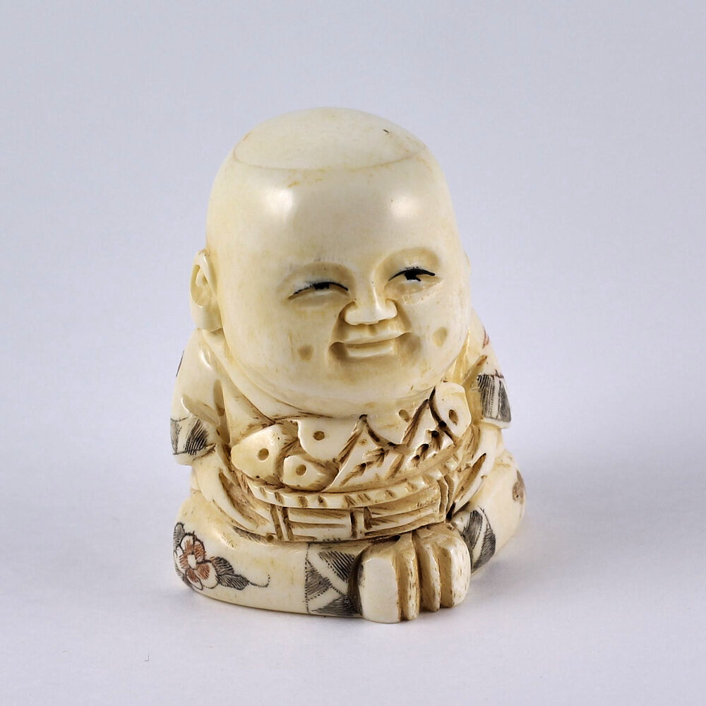 Нэцкэ Мальчик Карако с корзиной рыбы