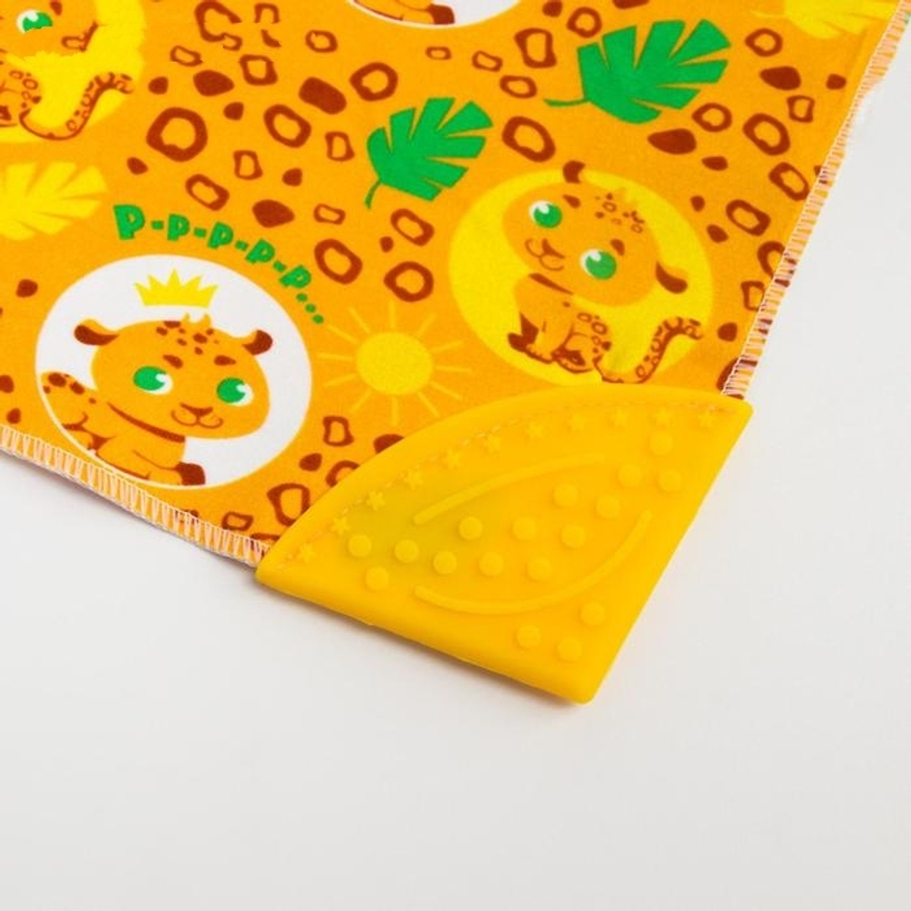 5112549 Нагрудник -бандана непромокаемый, с прорезывателем «Леопард» на кнопке