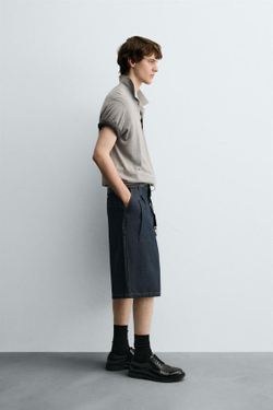 ZARA ДЖИНСОВЫЕ ШОРТЫ RELAXED FIT СО СКЛАДКАМИ, СИНИЙ