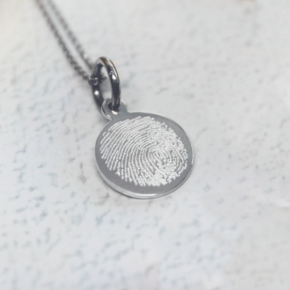 Серебряный кулон с гравировкой своего отпечатка на заказ