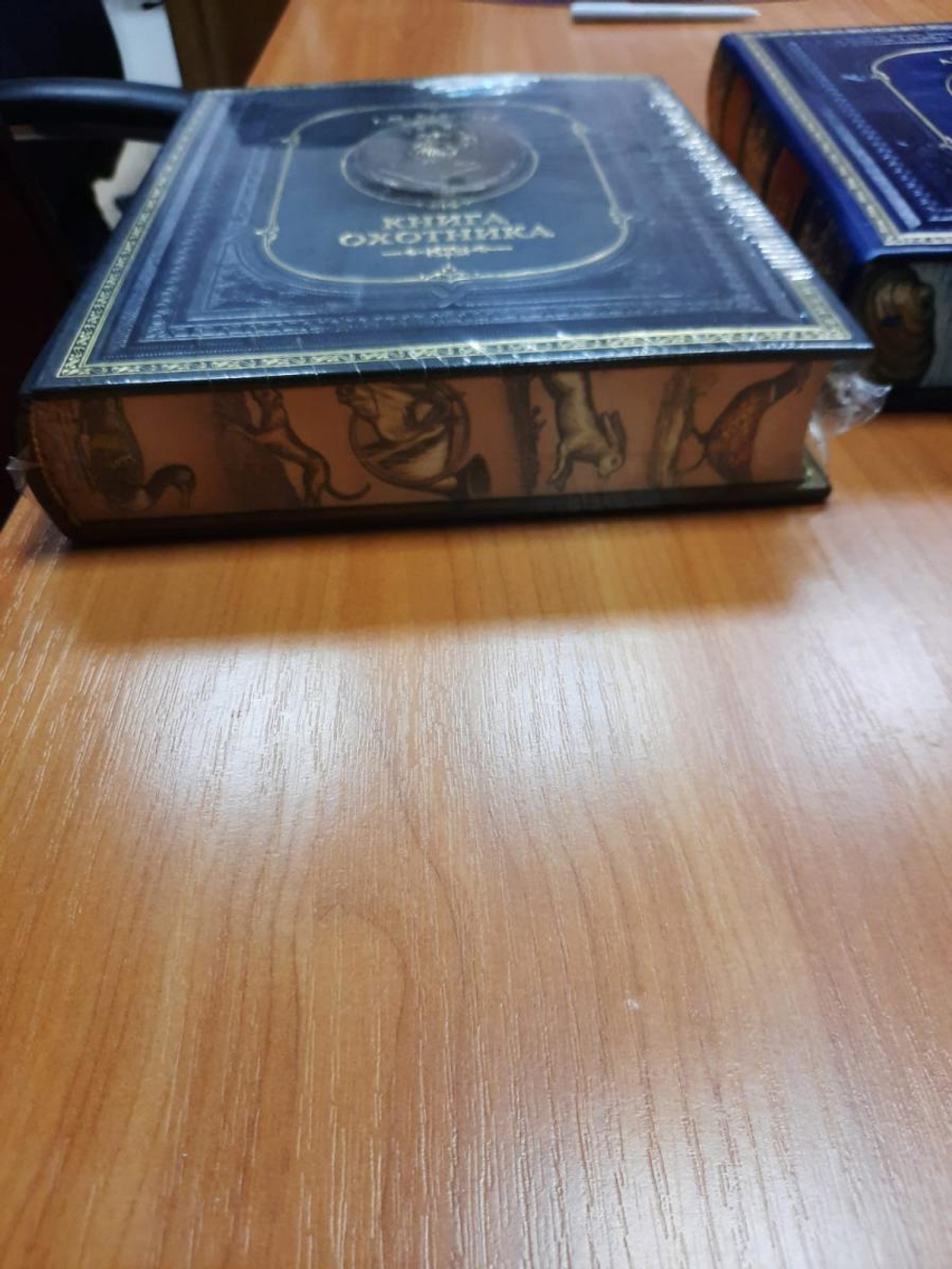 Сабанеев Л.П. "Книга охотника" Книга подарочная в кожаном переплете с бронзовым барельефом