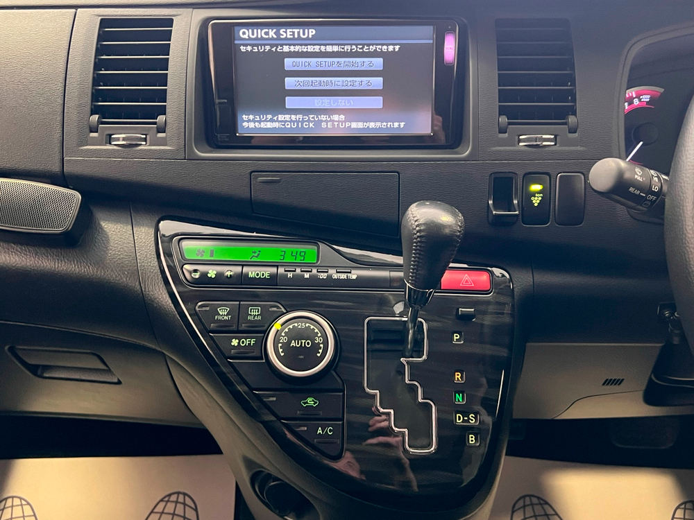 Toyota Isis, 2012 год