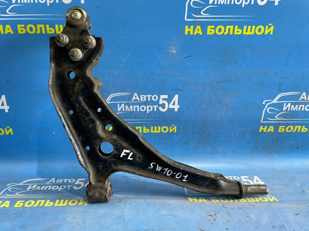 Рычаг передний левый NISSAN AVENIR 1994
