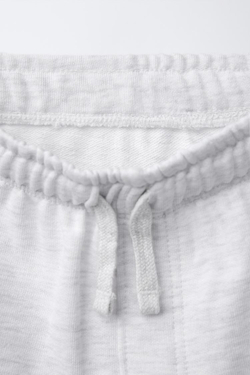 ZARA ШОРТЫ ИЗ МЯГКОЙ ТКАНИ С РЕЛЬЕФНОЙ НАДПИСЬЮ, СЕРЫЙ С МЕЛАНЖЕВЫМ ЭФФЕКТОМ