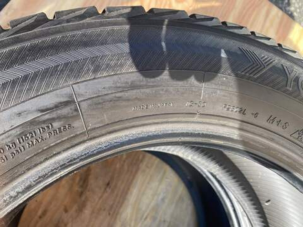 Шины Yokohama Ice Guard 215/60 R16 95Q 2 шт.