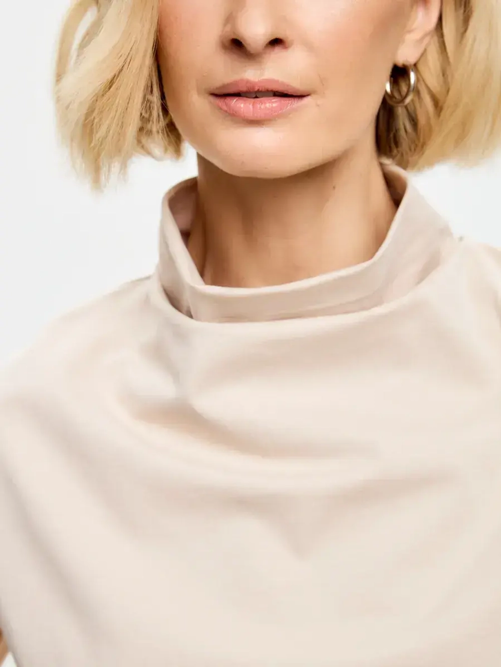 Футболка дизайнерская с цельнокроеным воротником