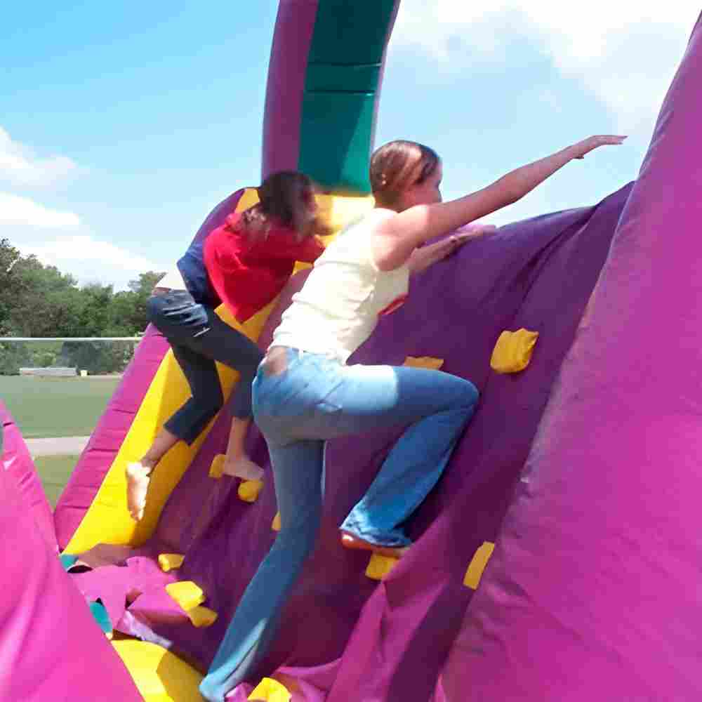 Надувной парк "Кладовая развлечений"