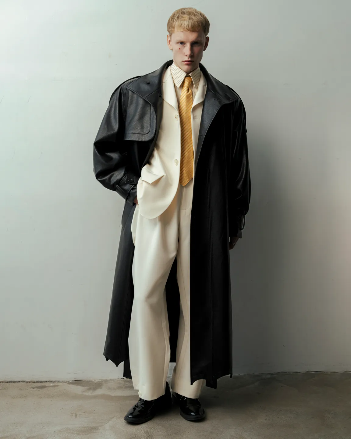 Черный тренч 