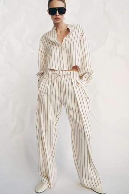 ZARA РУБАШКА В ПОЛОСКУ С ОБЪЕМНЫМИ РУКАВАМИ — ZW COLLECTION, ЭКРЮ/ТЕМНО-СИНИЙ