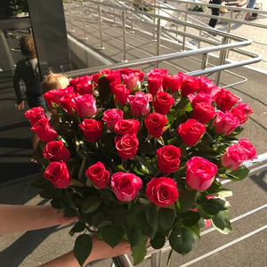 Корзина 55 роз Кения 40 см розовые