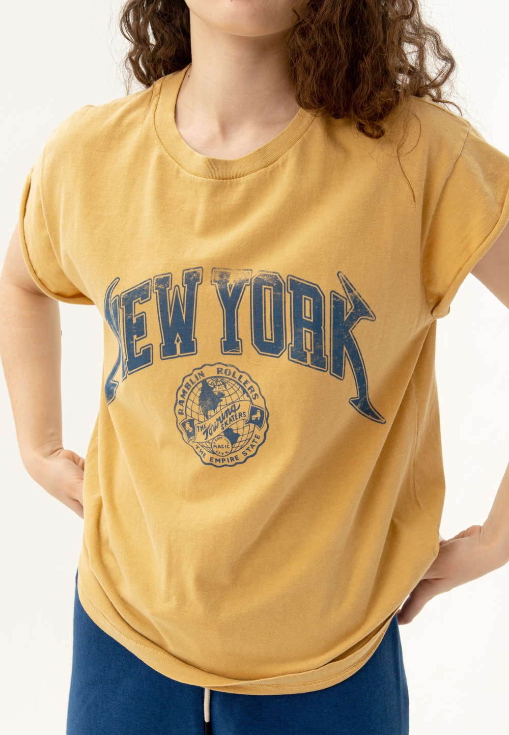 Футболка со скрученным рукавом Bowery NYC "New York" Honey