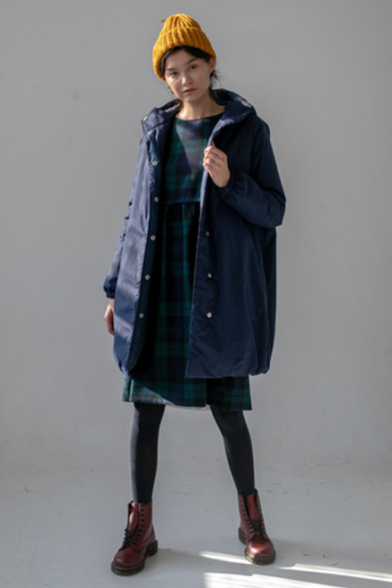 Темно-синяя зимняя куртка