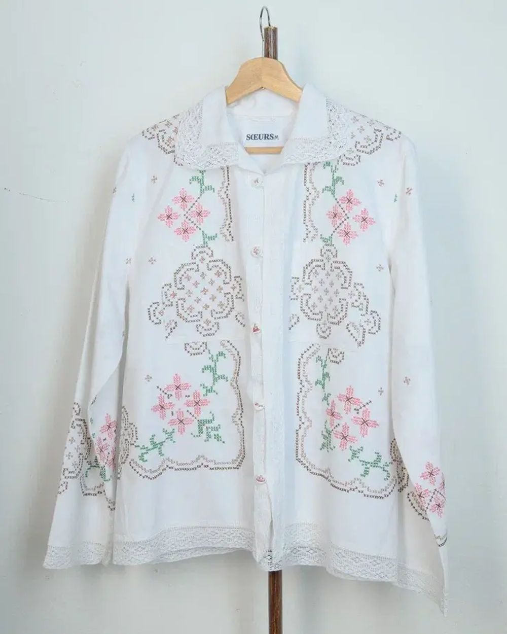 Рубашка Soeurs с Персиковой Вышивкой белая