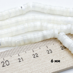 Перламутр, размер около 6 мм, цена за отрезок 20 см (1/2 нити)