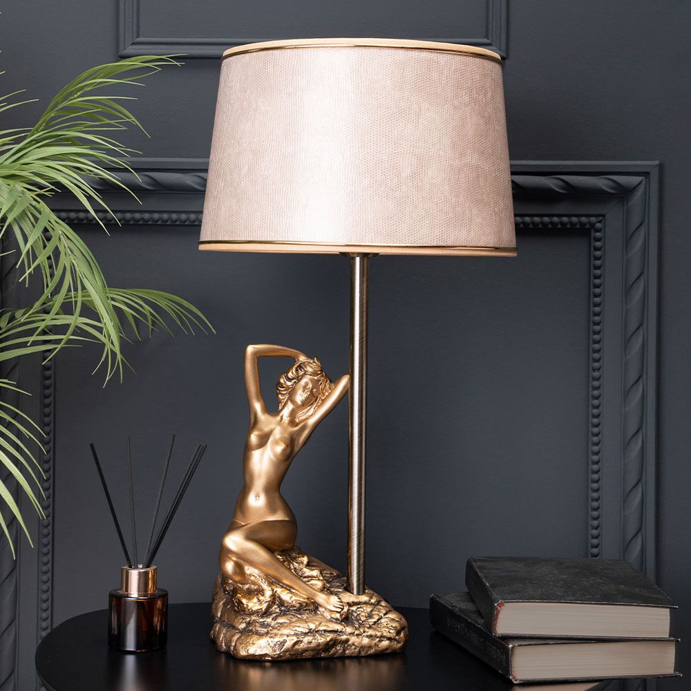 Настольная лампа Девушка на камне Бронза с абажуром Тюсо Игуана Беж