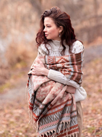 Теплый палантин с орнаментом