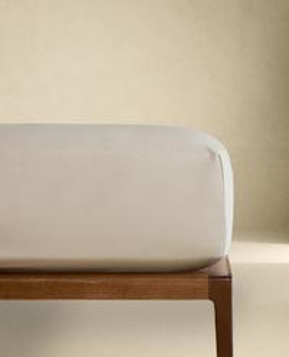 ZARA HOME (200 НИТЕЙ) НАТЯЖНАЯ ПРОСТЫНЯ ИЗ ХЛОПКА ПЕРКАЛЬ, ВАНИЛЬНЫЙ