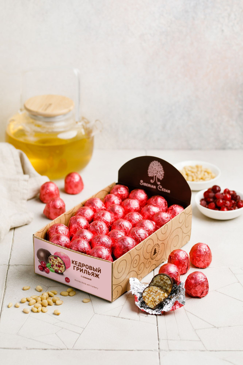 Кедровый грильяж с Клюквой / шоу-бокс / 540 г / ТМ Сибирский кедр
