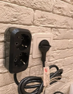 Удлинитель электрический 2 розетки 1 метр с плоской потайной вилкой невидимкой угловой