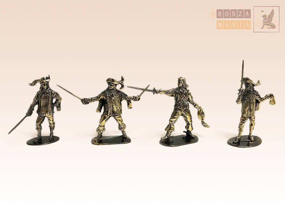 набор солдатиков Д’Артаньян и 3 мушкетера 4 шт.