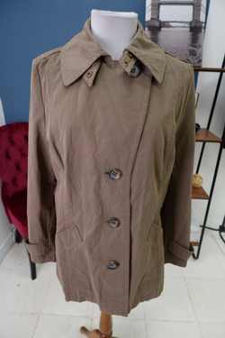 Куртка тонкая на пуговицах 48 размер