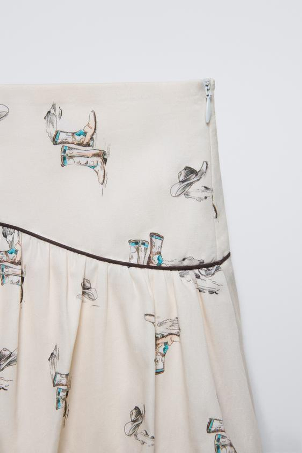 ZARА ЮБКА ОБЪЕМНОГО КРОЯ С ПРИНТОМ «САПОГИ», ЭКРЮ