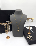 Брошь CHANEL