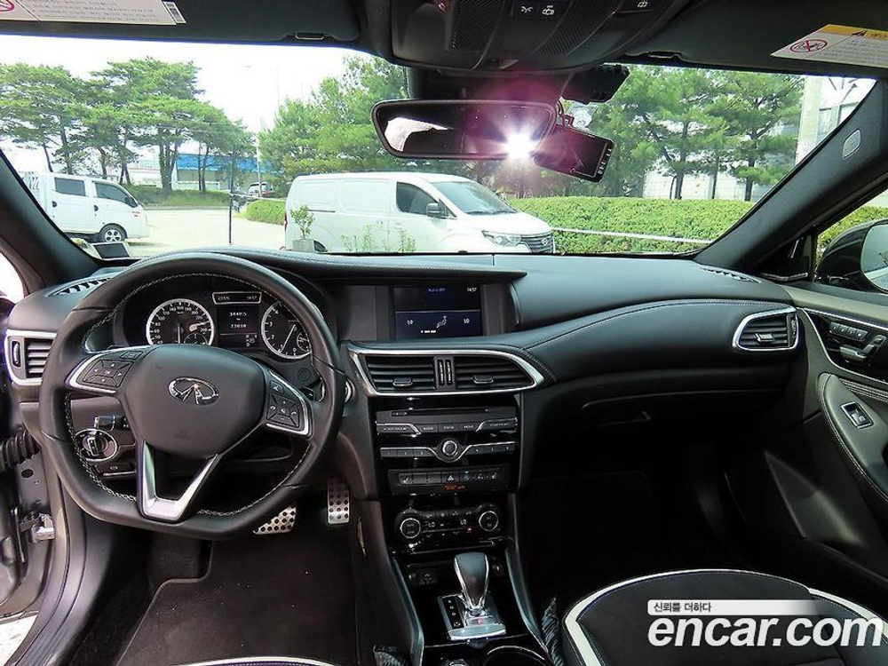 Infiniti Q30 2.0 Sports Essential (11.2019)