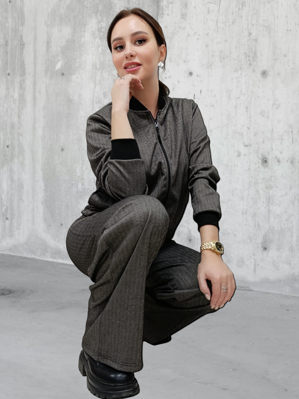 20842 Костюм женский (брюки-палаццо и бомбер) черный в елочку жаккард (52)