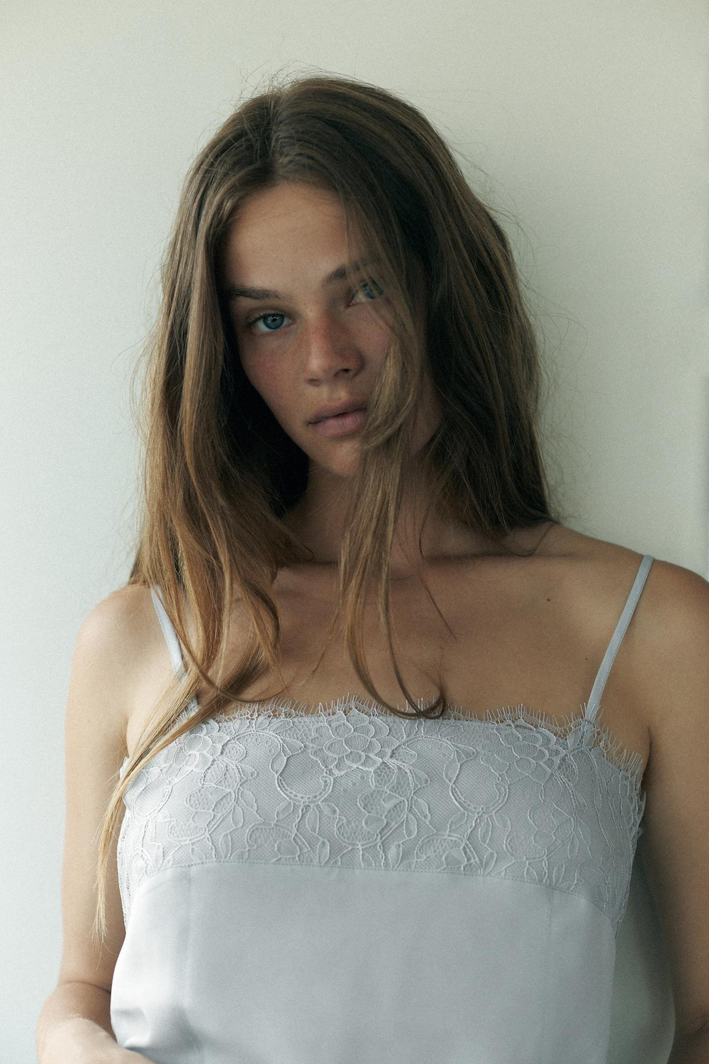 ZARA ТОП ИЗ ЖОРЖЕТА С КРУЖЕВОМ, ГОЛУБОЙ