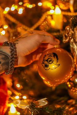 Ёлочный шар "Енот"