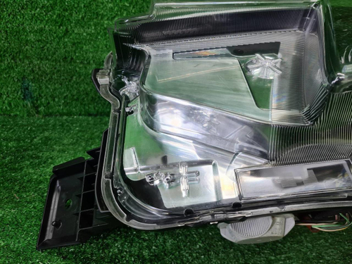 Битая Фара левая Subaru Forester 5 SK (2021-н.в.) LED