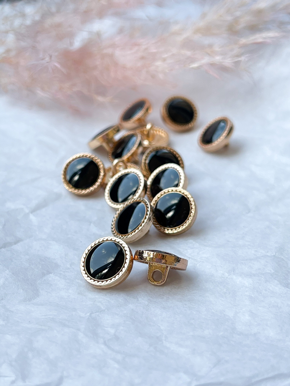 Пуговицы Золото черная эмаль край косичка